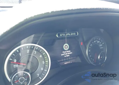 2021 Ram 1500 Laramie 4X4 5'7 Box z USA, uszkodzony, nr VIN 1C6SRFJTXMN823383